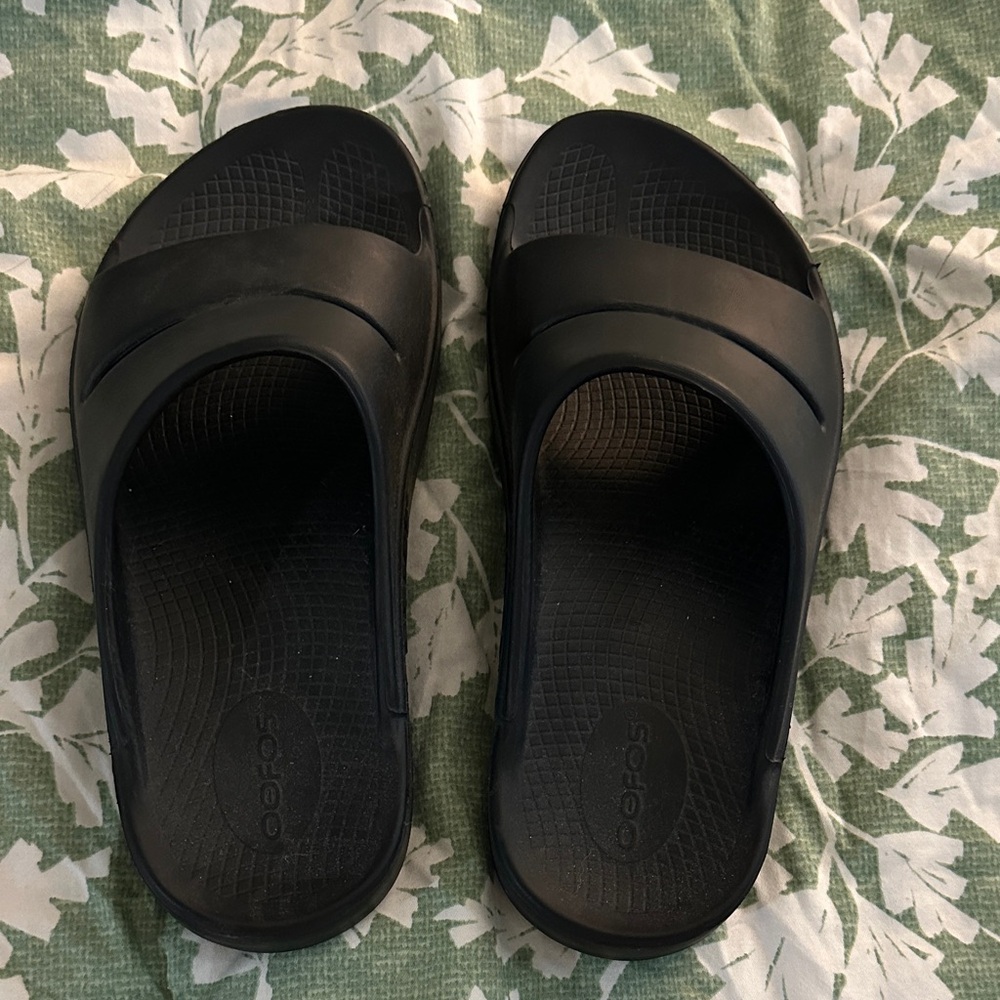 OOFOS Black Women's Slides